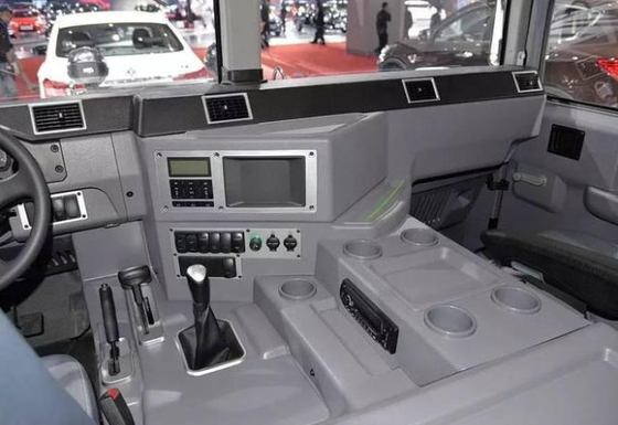 Agile Amfibi Military Armored Vehicle Berputar Radius 750mm Hambatan Ketinggian 380mm