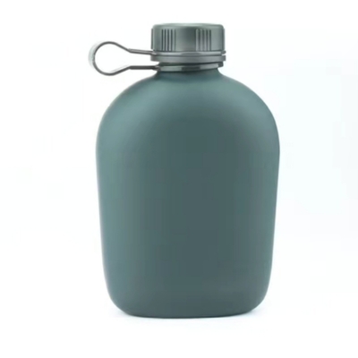 Pelatihan mahasiswa kamping botol air aluminium tubuh dengan karet dilapisi matte selesai dengan kantong kantong garis bahu