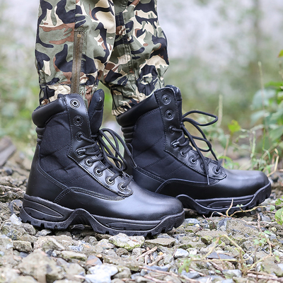 Sepatu tempur taktis yang dibangun untuk menahan tuntutan operasi tempur dan taktis