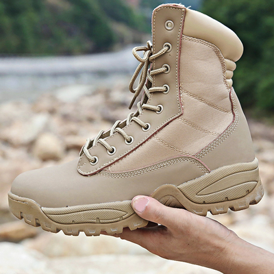 Sepatu tempur kulit tahan geser dengan alas karet penyerap kejut