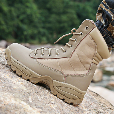 Sepatu tempur kulit tahan geser dengan alas karet penyerap kejut