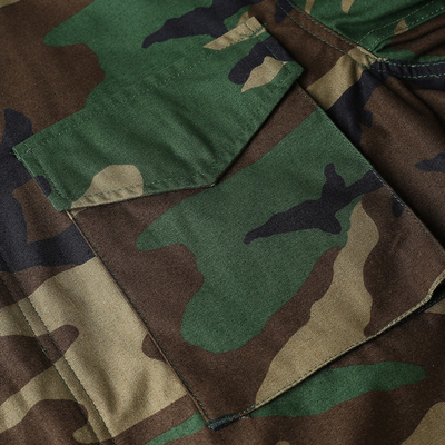 Model Solid Jaket Taktis Ringan untuk Perlindungan Angin dan UV